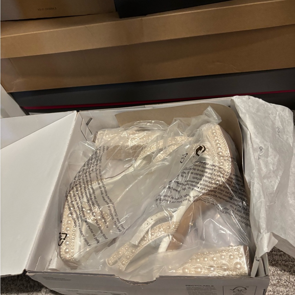 Aldo Lulu White Pearl Heels Pillow Walk size 8.5 - Picture 5 of 6